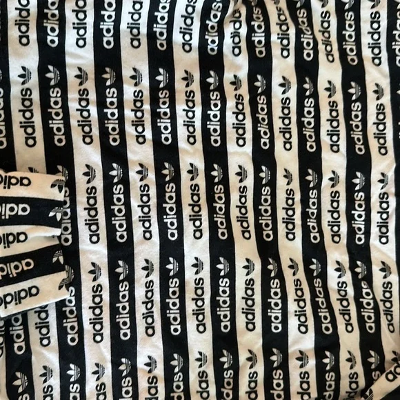 Adidas Monochrome Logo Crop Sweatshirt - Picture 5 of 5